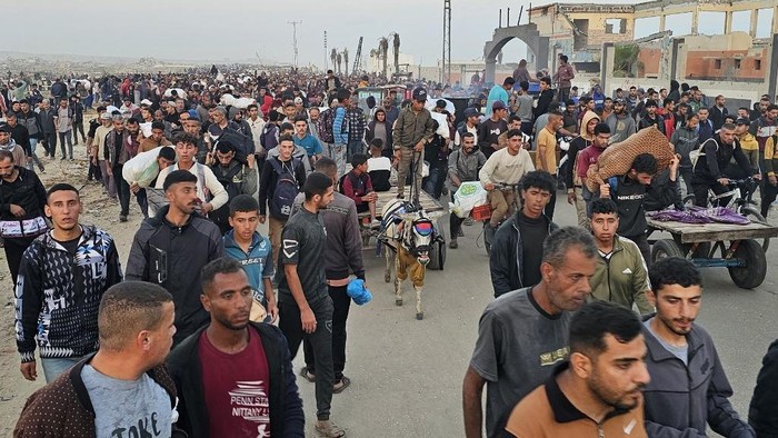 Displaced Palestinians return from a food distribution centre in Rafah in the southern Gaza Strip on June 1, 2025. Gaza rescuers said Israeli gunfire killed at least 10 Palestinians near a US-backed aid distribution site on June 1, shortly after Washington rejected a Hamas ceasefire proposal as 
