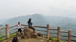 Wisatawan Menikmati Pesona Alam Tebing Keraton Bandung