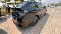 Kabin seluas 7,7 m2 dilengkapi ruang bagasi hingga 2.554 liter. Fitur pelipatan elektrik untuk kursi baris ketiga-memberikan fleksibilitas konfigurasi maksimal hanya dengan satu tombol. Foto: Luthfi Anshori/detikOto
