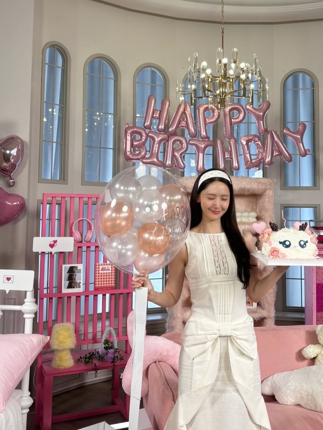 Di hari ulang tahunnya, Yoona SNSD juga mengadakan siaran langsung di kanal YouTube pribadi dan akun TikTok Girls’ Generation untuk berinteraksi dengan fans. Foto: dok. Instagram @yoona__lim
