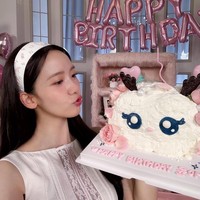 Tak banyak yang berubah dari Yoona SNSD sejak memulai debut di usia 17 tahun. Netizen dan penggemar terpana dengan kecantikannya usai memasuki kepala tiga. Foto: dok. Instagram @yoona__lim