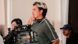 Yeay! Muka Happy Adipati Dolken Jadi Director Lagi Yeay! Muka Happy Adipati Dolken Jadi Director Lagi