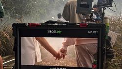 Yeay! Muka Happy Adipati Dolken Jadi Director Lagi Yeay! Muka Happy Adipati Dolken Jadi Director Lagi
