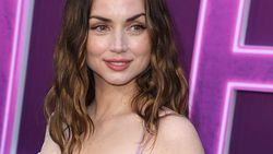 Kiss Jauh Ana de Armas untuk Penonton Ballerina Kiss Jauh Ana de Armas untuk Penonton Ballerina
