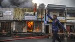 Api Lahap Deretan Toko Elektronik di Ternate