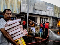 Api Lahap Deretan Toko Elektronik di Ternate