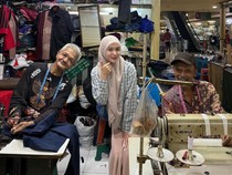 Ketika Ayana Moon Klik dengan Penjahit Biasa di Blok M Buat Permak Baju