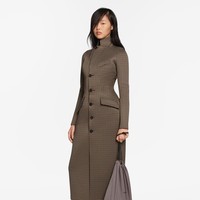 Dalam dunia fashion yang penuh dinamika, satu hal tetap konsisten dari rumah mode Balenciaga dalam satu dekade terakhir: kehadiran Demna, sang direktur kreatif yang telah membentuk ulang wajah label ini melalui pendekatan eksperimental, kritis, dan personal. (Foto: Dok. Balenciaga)