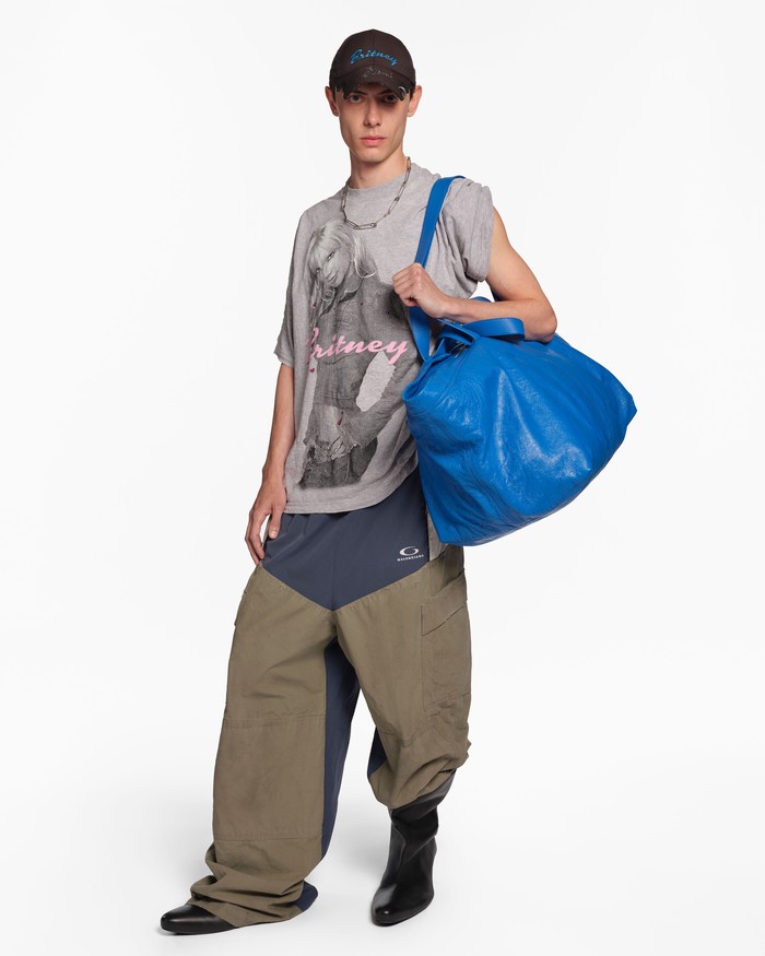 Balenciaga Spring 2026 Koleksi Balenciaga Spring 2026 yang menampilkan kolaborasi bersama Britney Spears.