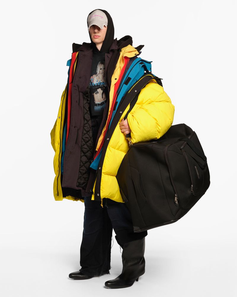 Koleksi Balenciaga Spring 2026 yang menampilkan kolaborasi bersama Britney Spears.
