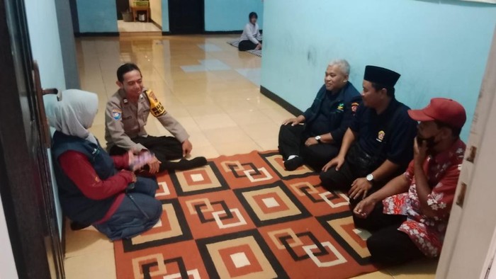 Balita AS yang ditemukan telantar di Pekalongan diserahkan ke keluarganya di Klaten. Foto diunggah Rabu (4/6/2025).