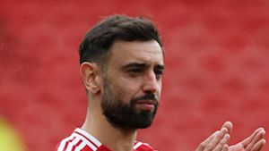 Video: Bruno Fernandes Pilih Bertahan di MU