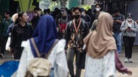 Dari pantauan di lapangan, masih terlihat sejumlah warga memakai masker di ruang publik, seperti di Terowongan Kendal, Jakarta, Rabu (4/6/2025).