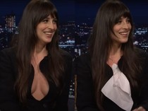 Dakota Johnson Pakai Tisu Tutupi Dada Gegara Wardrobe Malfunction