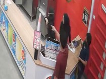 Video: Aksi Juru Parkir Ngamuk dan Ancam Bawa Ormas Berujung Ditangkap Polisi