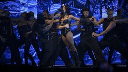 Dua Lipa Tiga Gaya Dua Lipa Tiga Gaya