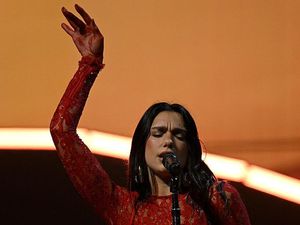 Video: Dua Lipa Pecat Manajer Imbas Ikut Larang Grup Rap Pro-Palestina