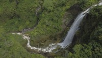 Akses untuk melihat kawah Gunung Galunggung yang dikelola oleh PT Palawi Risorsis, anak perusahaan Perhutani, menawarkan nuansa petualangan alam. Foto: ANTARA FOTO/Adeng Bustomi