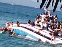 Viral Boat Terbalik di Lembongan, Penumpang Meloncat Selamatkan Diri