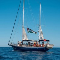 Kapal tersebut berangkat dari pelabuhan Catania di Sisilia, Italia selatan, pada Minggu (1/6/2025). Perjalanan mengarungi lautan ini diperkirakan akan memakan waktu tujuh hari, jika tidak ada halangan ataupun penghadangan. Foto: Instagram/@gretathunberg