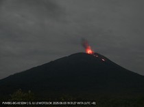 Gunung Ile Lewotolok Meletus, Lava Mengalir 300 Meter