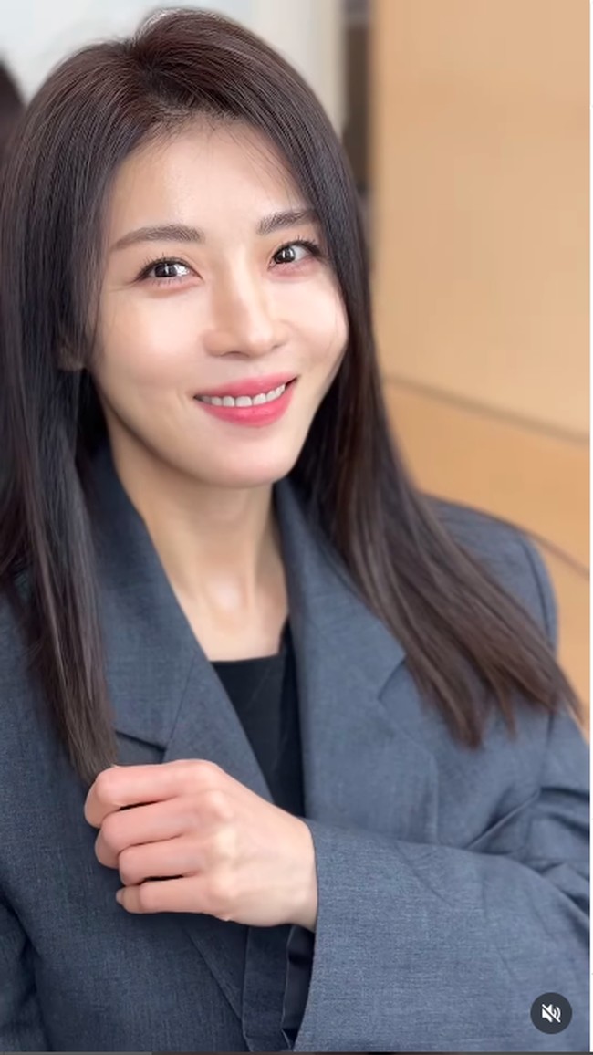 Di kolom komentar, banyak netizen tidak percaya bahwa dirinya hampir berusia 47 tahun. Foto: Instagram @abybom_joy