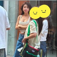 Ha Ji Won sempat jadi perbincangan karena penampilan terbarunya. Dalam foto dan video yang beredar, pemain drama Korea ‘Secret Garden’ tersebut terlihat awet muda di usia 47 tahun. Saat sedang menjalani pemotretan, aktris itu bukan hanya terlihat awet muda tapi juga menampilkan ‘body goal’ selagi mengekspos pinggang dan perut ramping. Foto: Twitter @wordoe19
