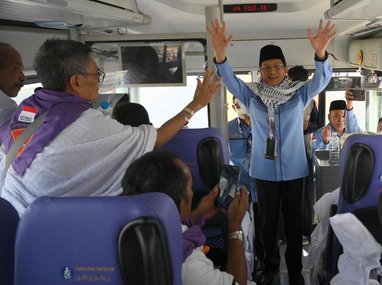 Hangatnya Menag Sapa Jamaah Haji Indonesia Jelang Wukuf di Arafah