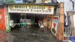 Hujan Deras, Jalan Samping Underpass Mampang-Kuningan Tergenang