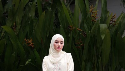 7 Inspirasi Outfit Salat Idul Adha 2025 dari Selebriti, Simple Tapi Cantik