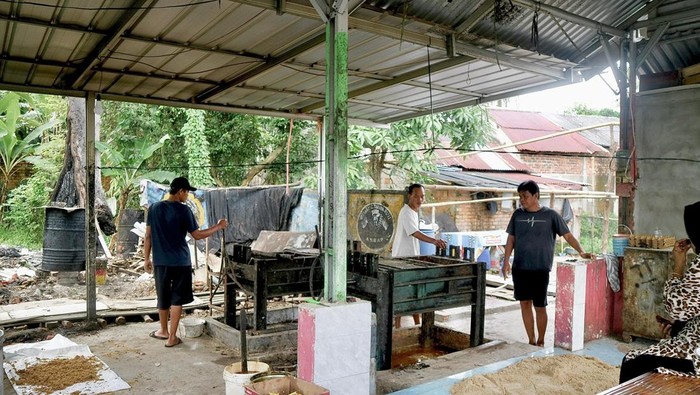 Implementasi program pengelolaan limbah berkelanjutan di Kelurahan Talang Betutu.