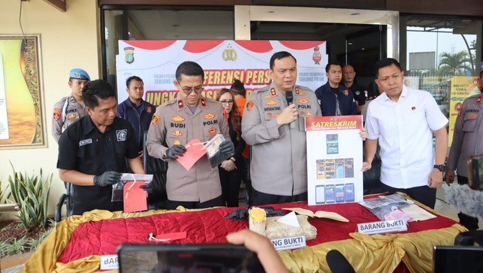 Jumpa pers Polres Pelabuhan Tanjung Priok soal kasus judi online