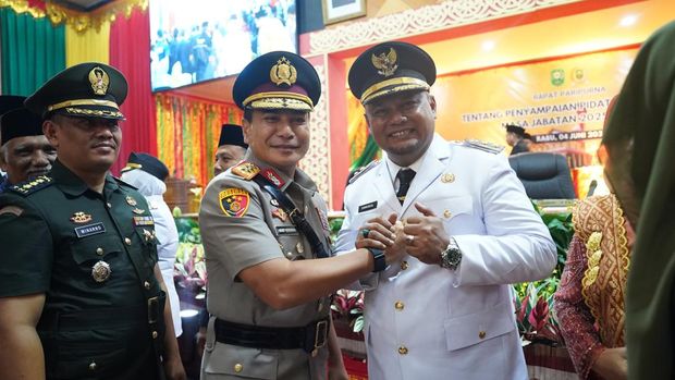 Kapolda Riau Irjen Herry Heryawan menghadiri pelantikan Bupati dan Wakil Bupati Siak.