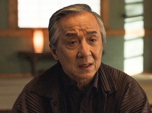 Umur 71 Tahun, Jackie Chan Dislokasi Bahu dan Benerin Sendiri di Lokasi Syuting