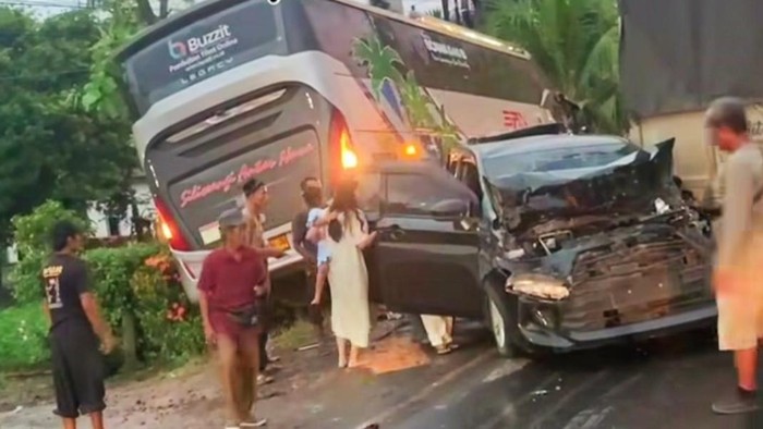 Kecelakaan beruntun libatkan lima kendaran terjadi di Jalan Lintas Banyuasin