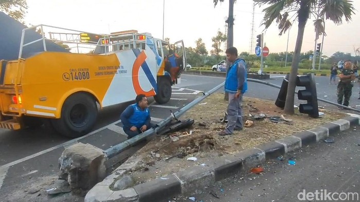 Kecelakaan di exit tol Pasuruan