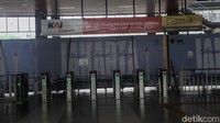 Dan peron 2 akan dilayani oleh penumpang tujuan sudirman, Manggarai, bekasi cikarang via Manggarai.