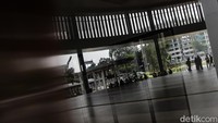 Kesan megah terasa ketika memasuki area perluasan. Dalam pembangunan stasiun Tanah Abang baru peron 1 akan melayani penumpang dari Manggarai menuju angke, kampung Bandan, bekasi cikarang via pasar senen.