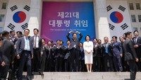 Dengan pelantikannya, Lee Jae-myung memulai babak baru dalam sejarah politik Korea Selatan, membawa harapan untuk masa depan yang lebih stabil dan inklusif bagi seluruh rakyatnya. (REUTERS/Lee Jin-man) 