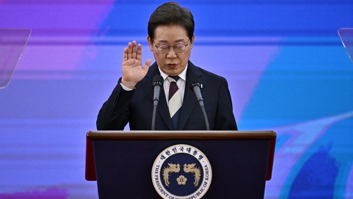 South Korea's President Lee Jae-myung delivers a speech after taking his oath during his inauguration ceremony at the National Assembly in Seoul on June 4, 2025. ANTHONY WALLACE/Pool via REUTERS