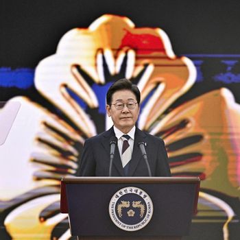 Korea Selatan Resmi Miliki Presiden Baru, Namanya Lee Jae-myung South Korea's President Lee Jae-myung delivers a speech after taking his oath during his inauguration ceremony at the National Assembly in Seoul on June 4, 2025. ANTHONY WALLACE/Pool via REUTERS