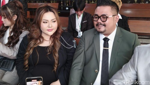 Lisa Mariana dan kuasa hukumnya