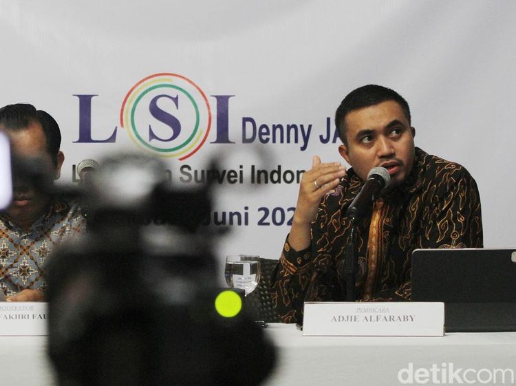 LSI Denny JA: Lapangan Pekerjaan Rapor Merah Prabowo-Gibran