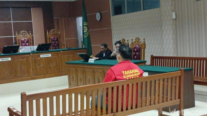 Mantan Kasat Narkoba Polresta Barelang, Satria Nanda divonis seumur hidup. (Alamudin Hamapu/detikSumut)