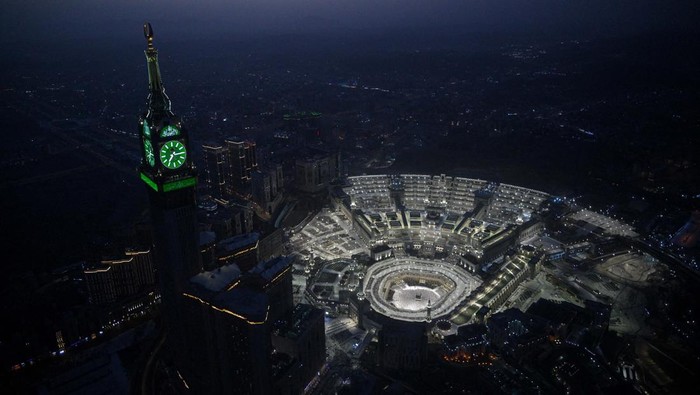 Masjidil Haram Bercahaya di Gelap Malam Makkah General view of the grand mosque during Hajj pilgrimage in the holy city of Mecca, Saudi Arabia, June 3, 2025. Saudi Press Agency/Handout via REUTERS THIS IMAGE HAS BEEN SUPPLIED BY A THIRD PARTY.