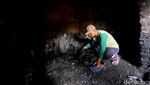 Melihat Produksi Arang Tradisional di Jombang Jelang Idul Adha