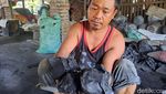 Melihat Produksi Arang Tradisional di Jombang Jelang Idul Adha