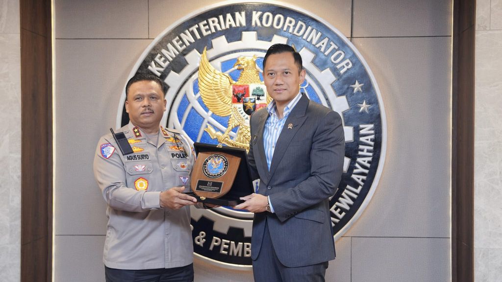 Menteri Koordinator Bidang Infrastruktur dan Pembangunan Kewilayahan Republik Indonesia, Agus Harimurti Yudhoyono (AHY), menegaskan komitmen kuat pemerintah untuk mengatasi permasalahan kendaraan Over Dimension dan Over Loading yang telah berlangsung lama dan berdampak luas terhadap masyarakat. (Dok. KORLANTAS POLRI)
