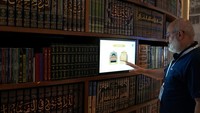 Museum memungkinkan pengunjung menjelajahi perjalanan transkripsi Al-Quran. Foto: ANTARA FOTO/Ahmad Faishal Adnan