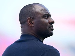 Patrick Vieira sudah memulai karier melatih sejak 2016. Vieira sudah pernah latih New York City, Nice, Crystal Palace, Strasbourg, lalu sejak musim 2024/25 melatih klub Serie A, Genoa (Getty Images/Alessandro Sabattini)